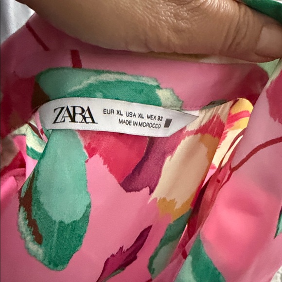 ZARA Floral Satin Blouse – Vibrant Pink & Green Watercolor Print XL ASO TV - Picture 3 of 4